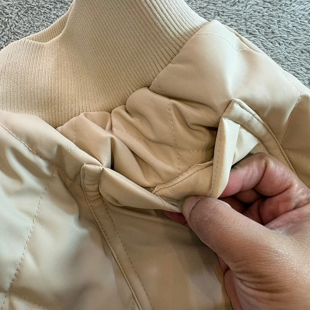 Maniere De Voir Cream Quilted Vegan Leather High Waist Shorts Womens Size 8 NOWT